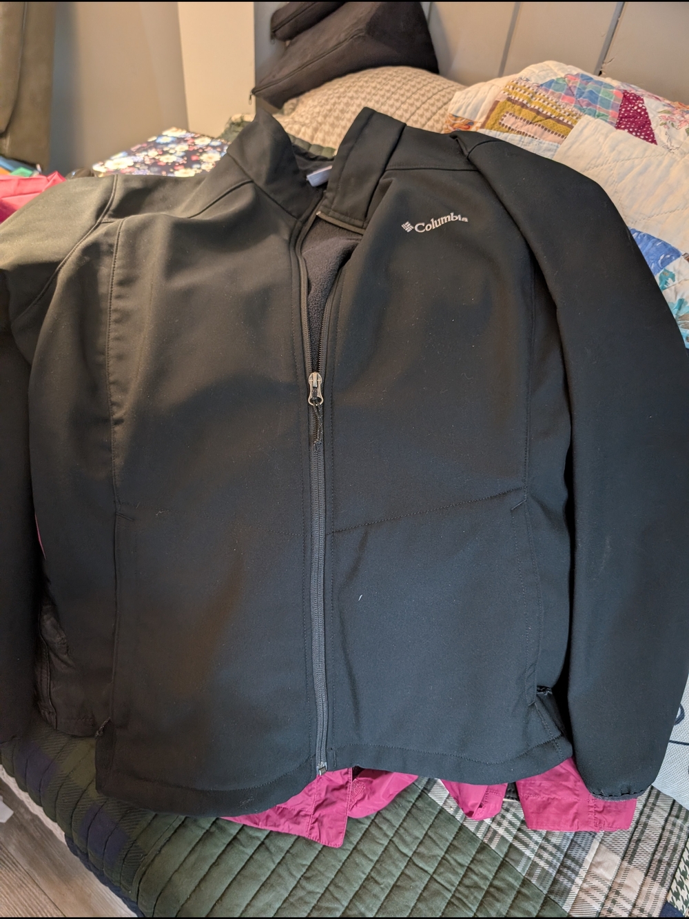 Columbia Black Softshell Jacket with Full Zip